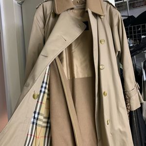 Burberry Maxi Coat with Zip our linning